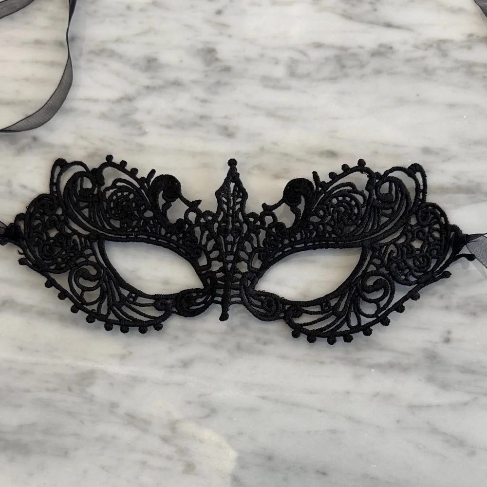 delicate black
